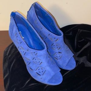 A-17 Blue suede heels